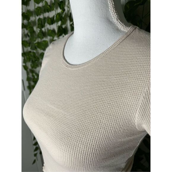 American Eagle Outfitters Tan Ruffle Short Sleeve Knit Crop Top Size XS - Picture 3 of 5